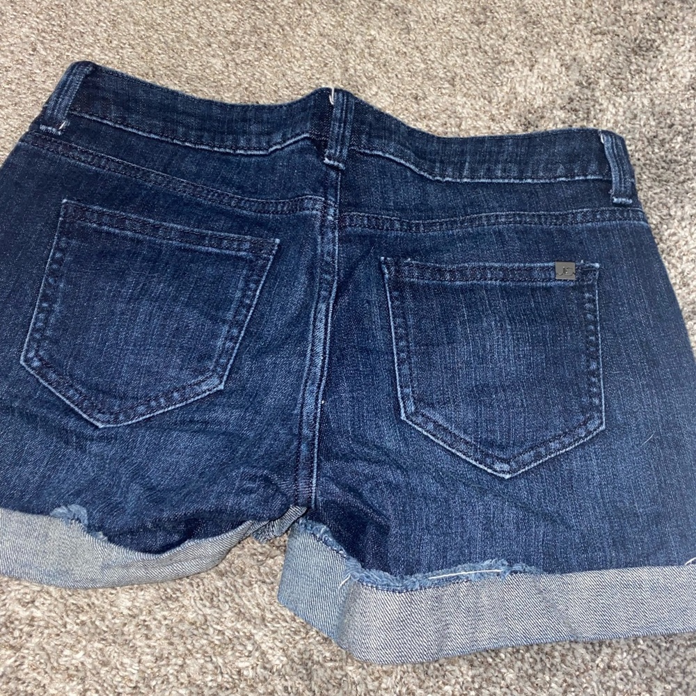 Jennifer Lopez Mid Rise Short - Picture 3 of 3